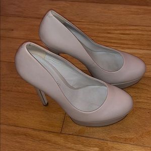 Nude pumps!